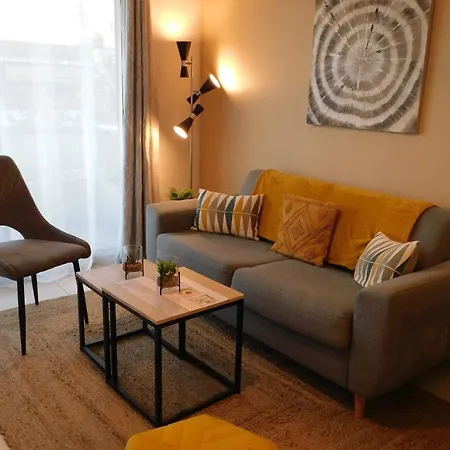 Cosy T2 Eden Blue Air-conditioned With Parking Apartment