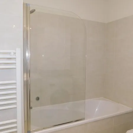 Cosy T2 Eden Blue Air-conditioned With Parking *
